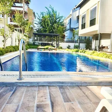 Eine Wunderschone Mit Pool Und Garten *