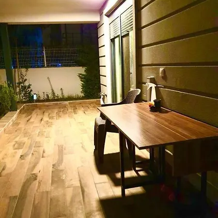 Eine Wunderschone Mit Pool Und Garten Antalya